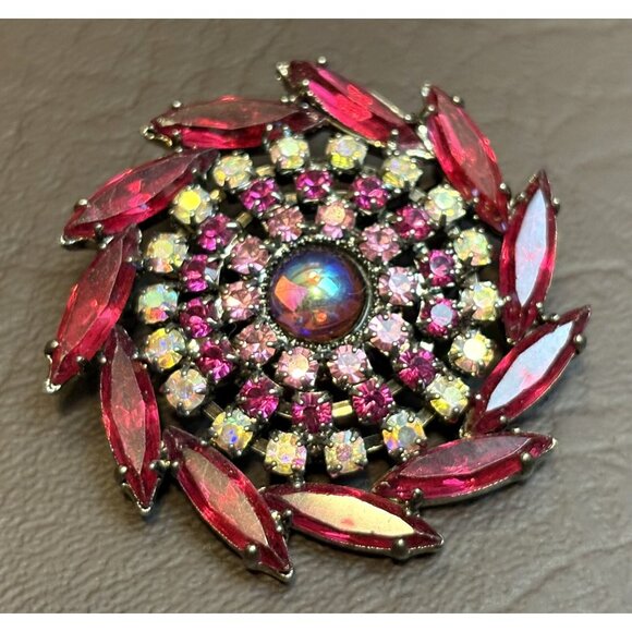 UNSIGNED BEAUTY! Vintage Fuchsia Red & Pink AB Rhinestone Pinwheel Circle Brooch - Picture 8 of 8